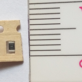 مقاومت SMD نصب سطحی بسیار عالی با کد 1R20 یعنی 1.2 اهم پکیج 0805