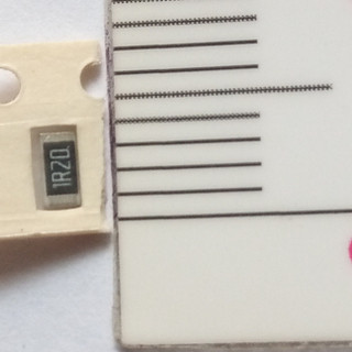 مقاومت SMD نصب سطحی بسیار عالی با کد 1R20 یعنی 1.2 اهم1206