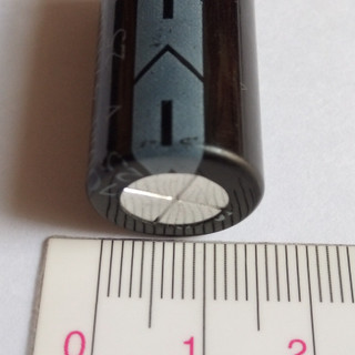 خازن الکترولیتی 4700UF - 25V باریک مارک huahong توان حرارتی 105 درجه اصل